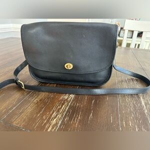 Beautiful Vintage Coach City bag